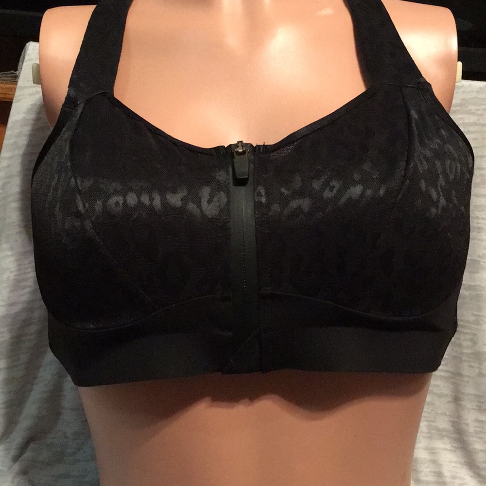 NWT VICTORIAS SECRET KNOCKOUT SPORTS BRA